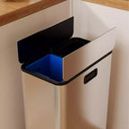 Cubo de basura plateado con pedal, dos compartimentos