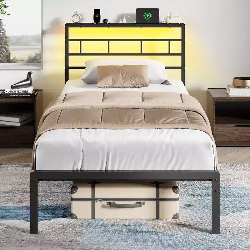 Base de cama de plataforma doble de metal negro con luces LED, cabecero y estación de carga